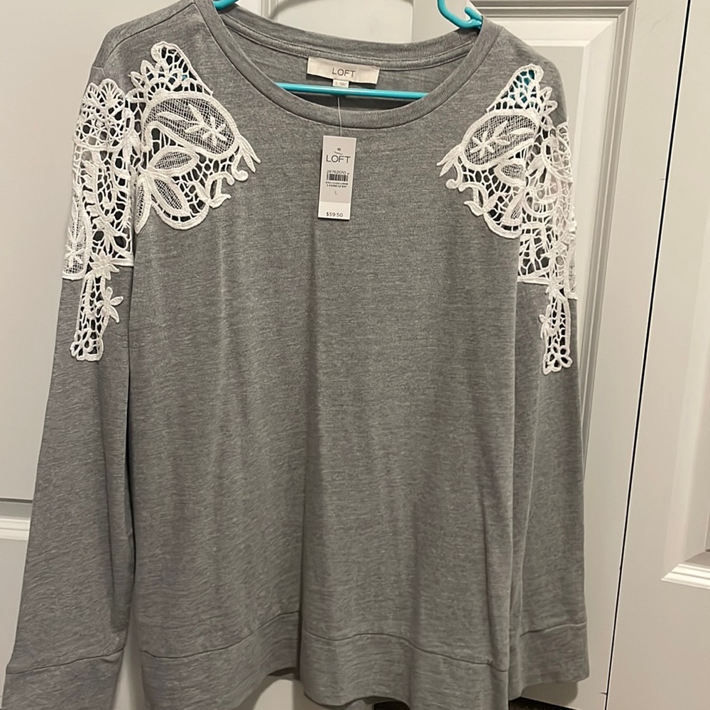 Loft grey top with white applique